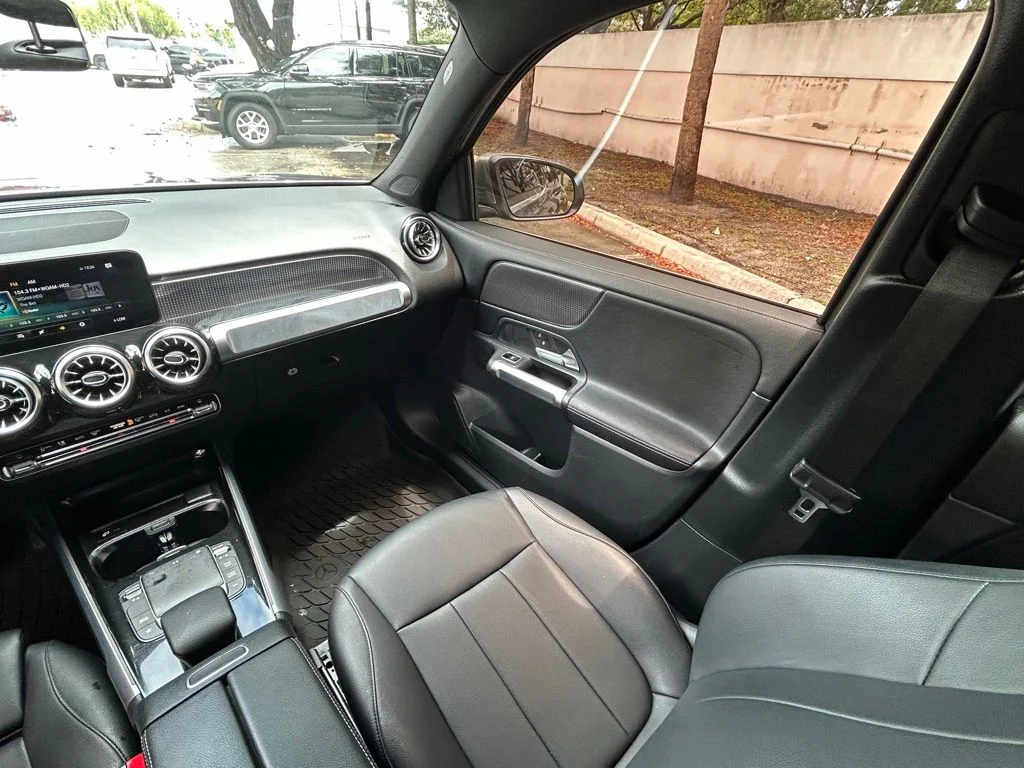 Used 2022  Mercedes-Benz GLB 250 image 11