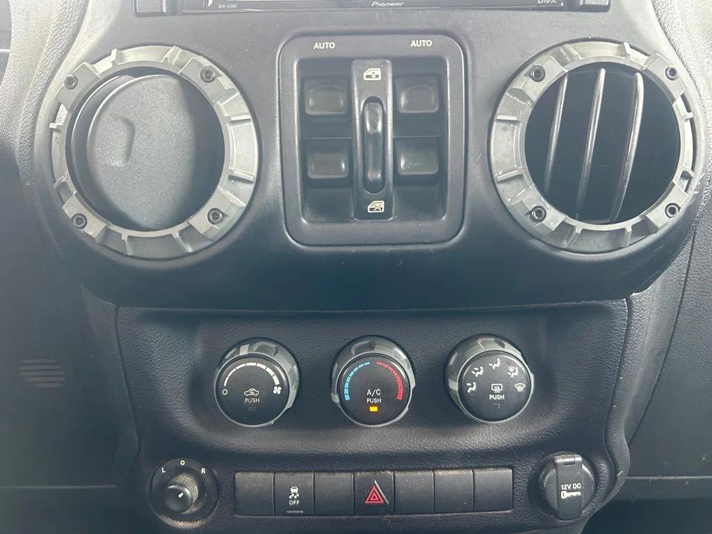 Used 2014 Gray Jeep Unlimited Sport image 20