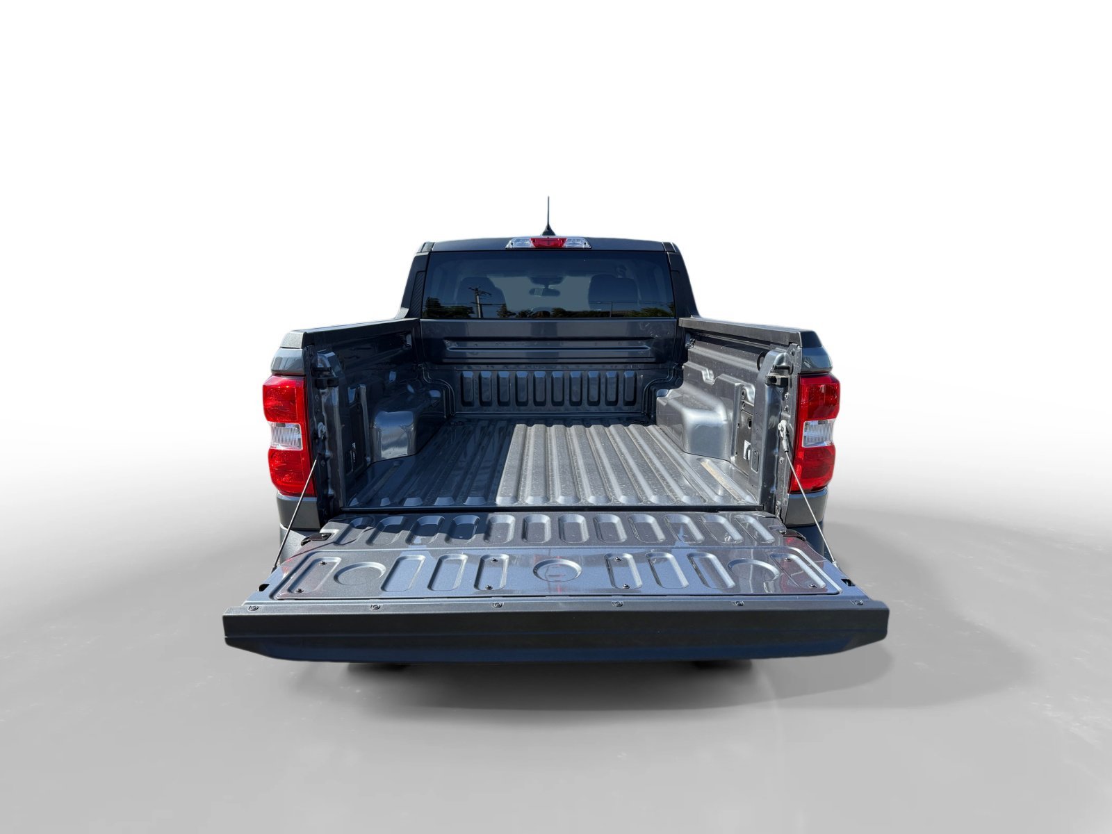 New 2026 Carbonized Gray Metallic Ford XLT image 17