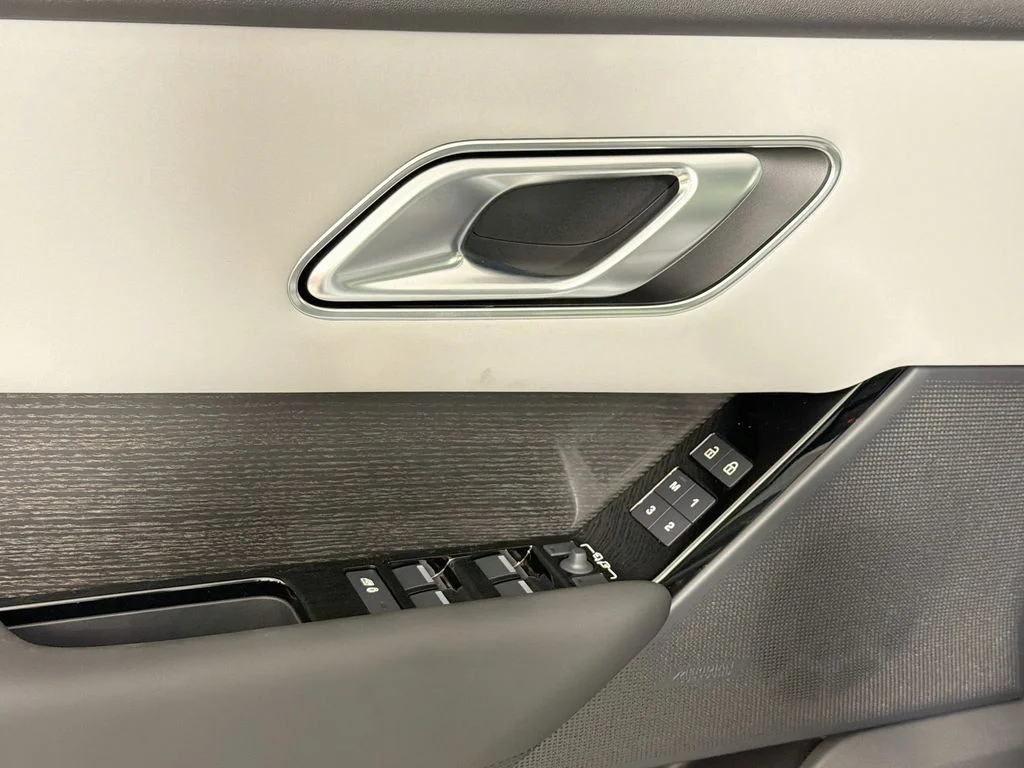 New 2026 Arroios Grey Land Rover S image 18