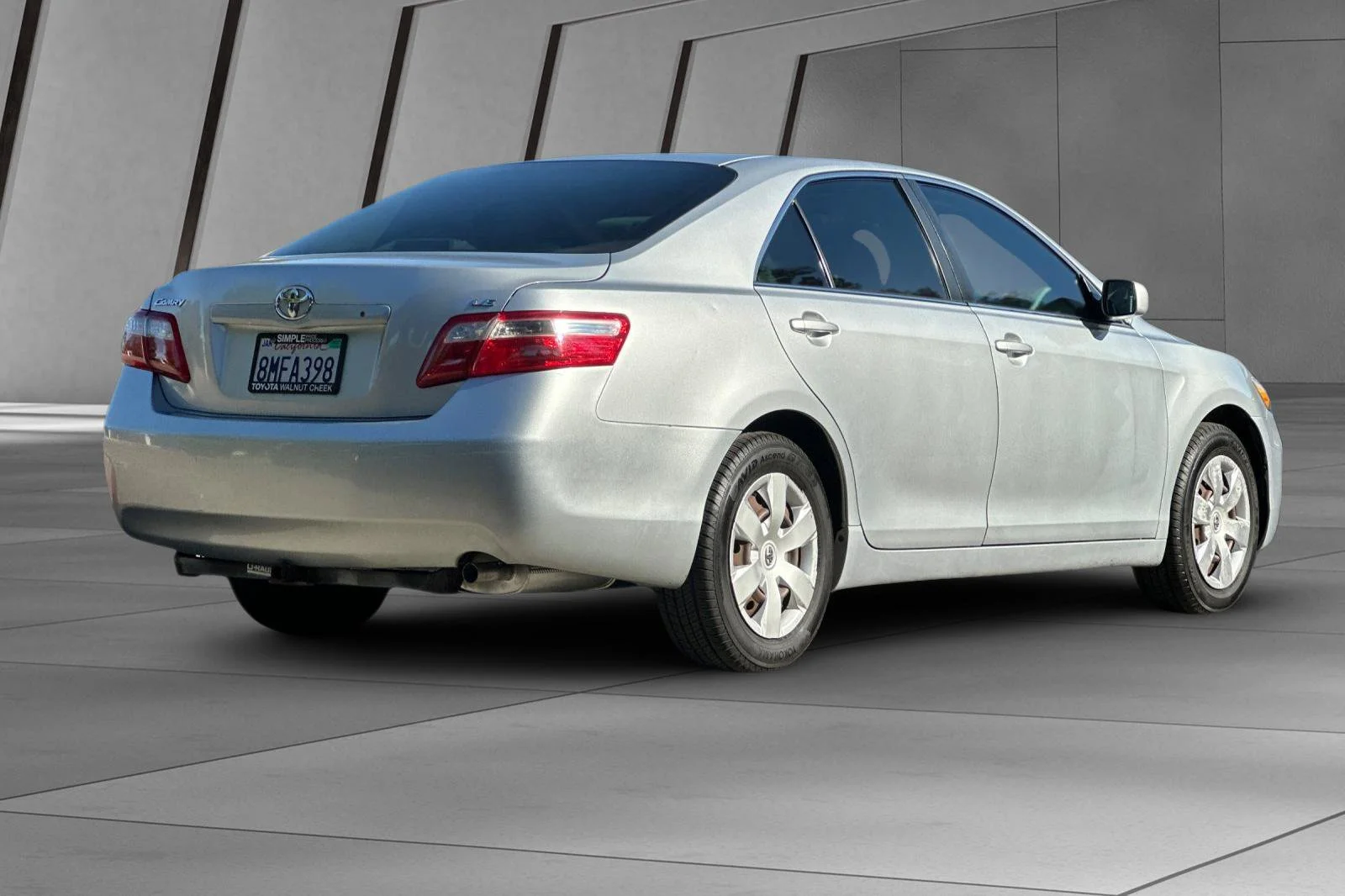 Used 2007 Silver Toyota LE image 4