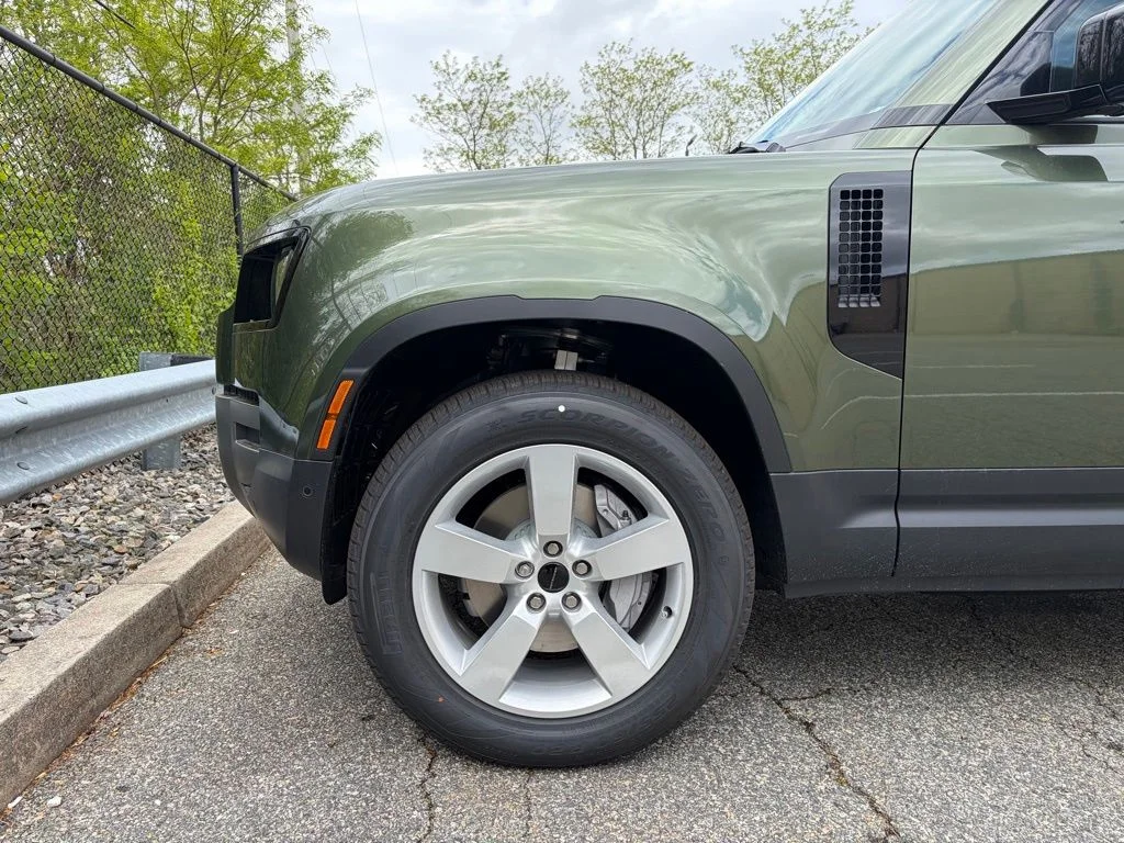 New 2026 Woolstone Green Land Rover S image 9