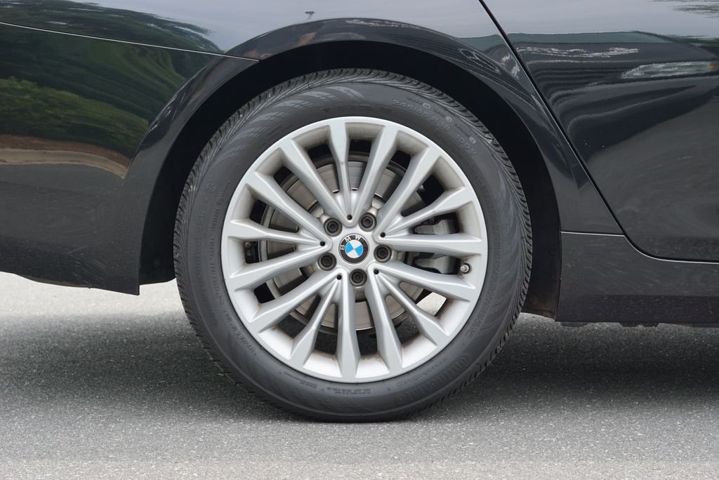 Used 2023 Black Sapphire Metallic BMW 530i xDrive image 14