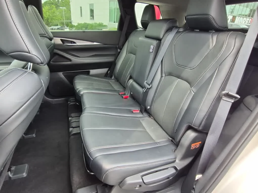 Used 2023 Warm Titanium INFINITI LUXE image 8