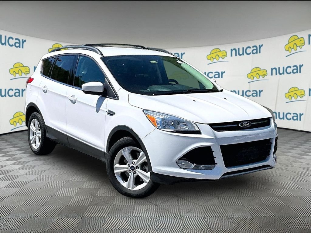 Used 2014 Oxford White Ford SE image 1