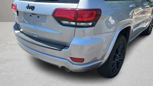 Used 2019 Silver Jeep Altitude 4x4 image 34