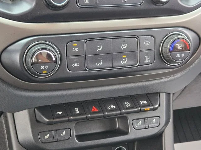 Used 2019 White Chevrolet Z71 image 29