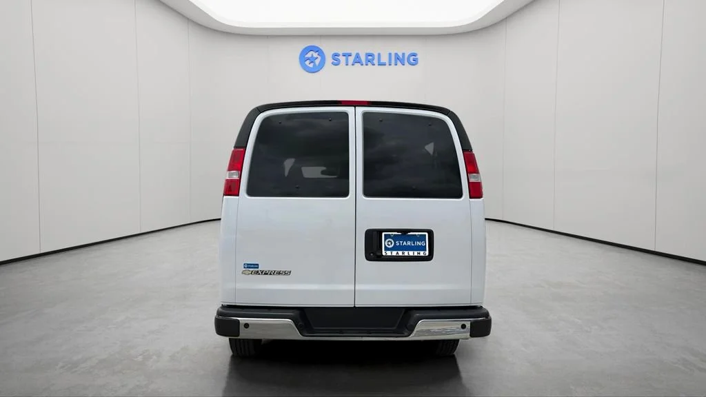 Used 2025 Summit White Chevrolet 1LT image 7
