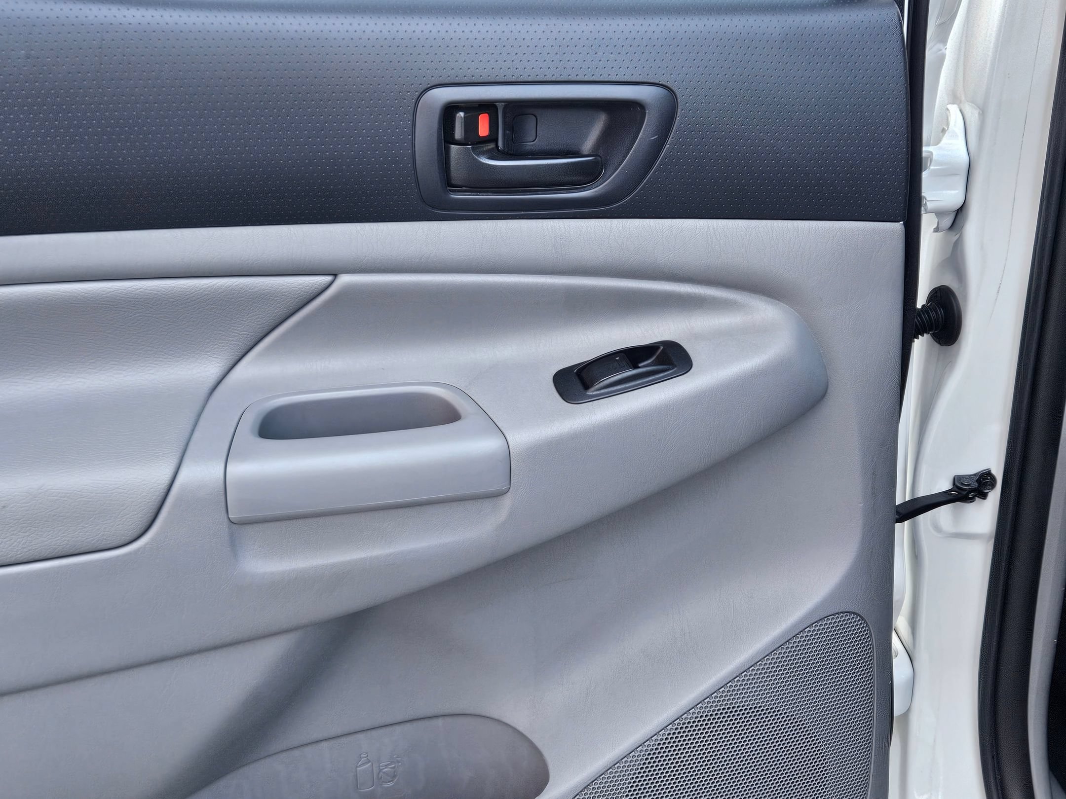 Used 2013 Super White Toyota  image 22