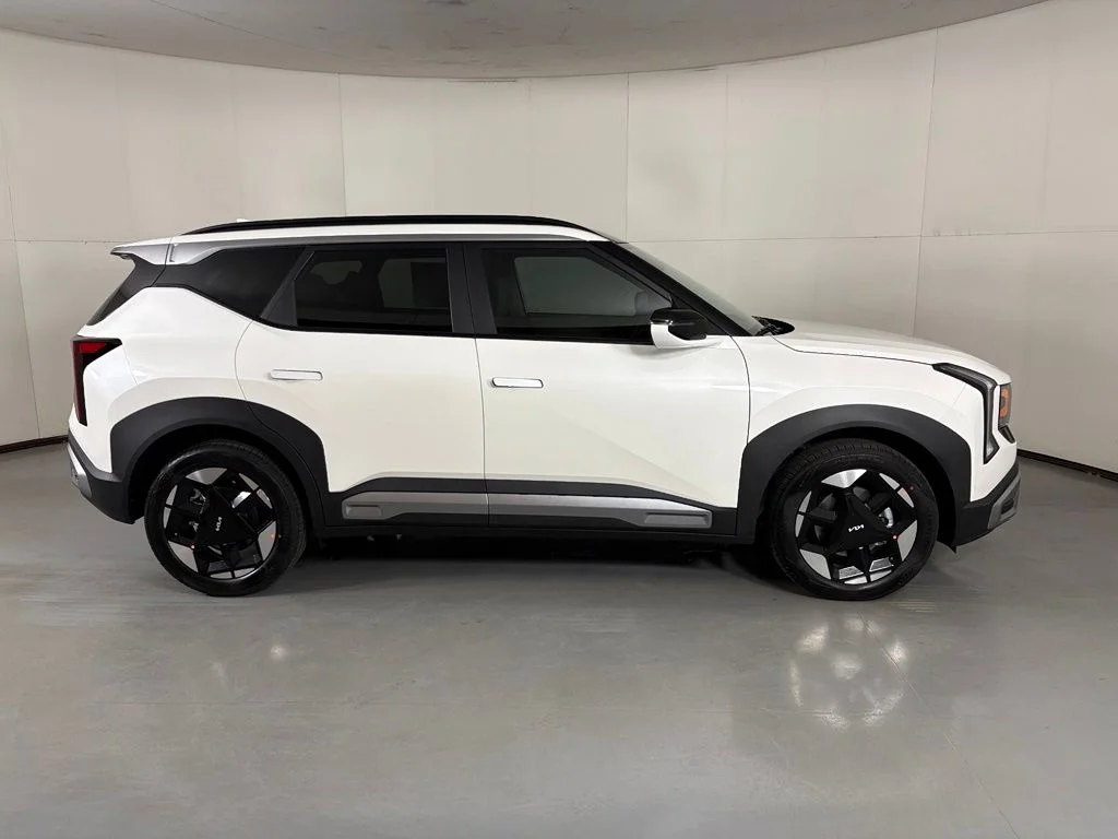 New 2027 Snow White Pearl Kia EX image 9
