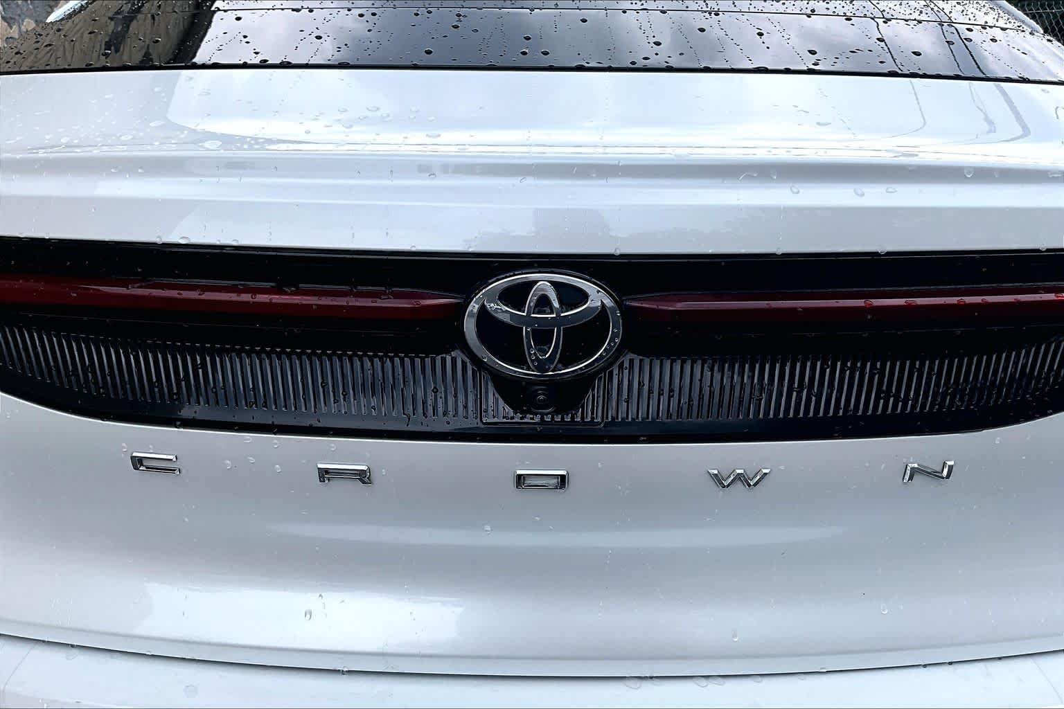 Used 2023 Oxygen White Toyota XLE image 31