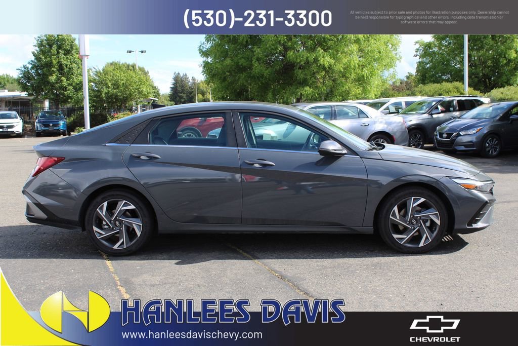 2025 Hyundai Elantra Hybrid Limited photo 3