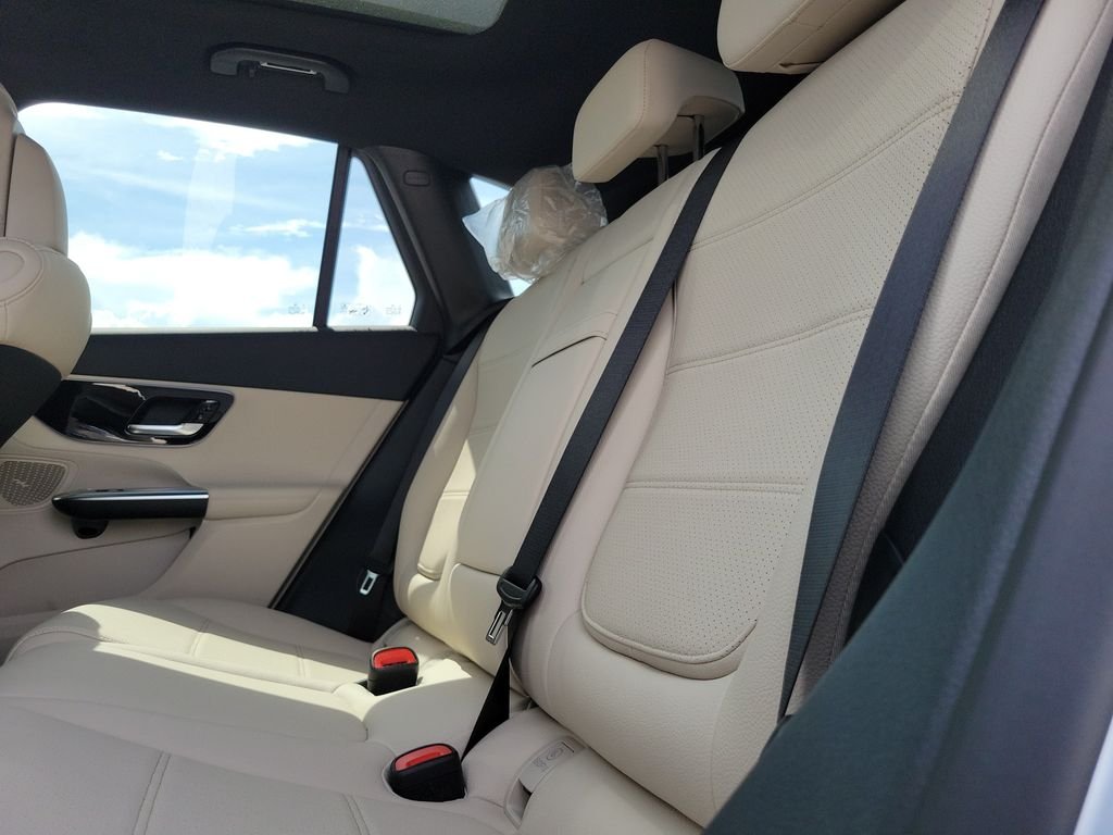 New 2027 Cirrus Silver Metallic Mercedes-Benz GLC 300 image 9