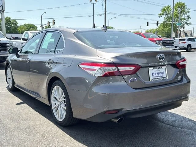 Used 2018 Gray Toyota XLE image 7