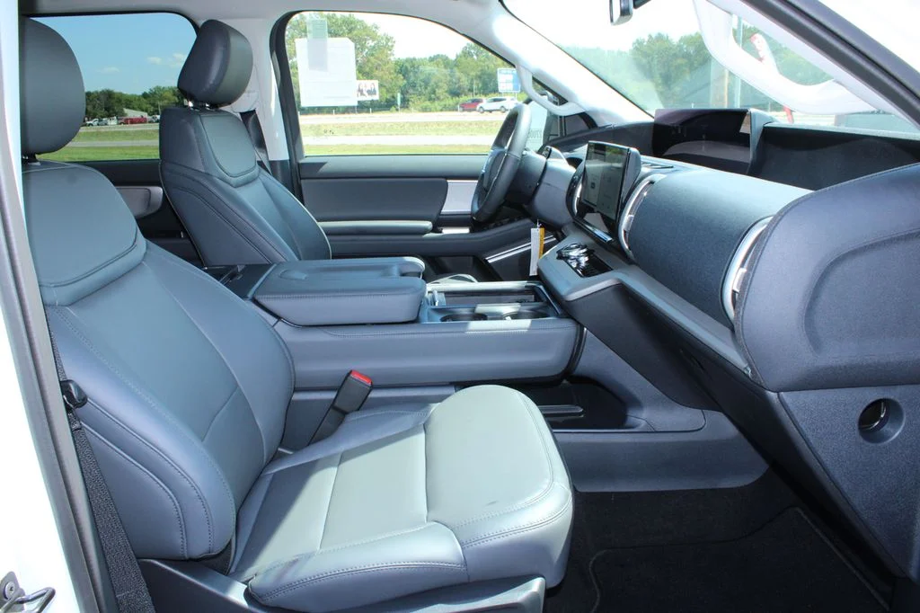 New 2027 Star White Metallic Tri-Coat Ford MAX Active image 38