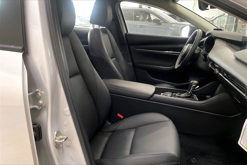 2025 MAZDA MAZDA3 - Image 5