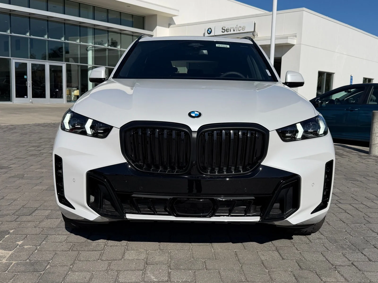 New 2026 Mineral White Metallic BMW xDrive40i image 6