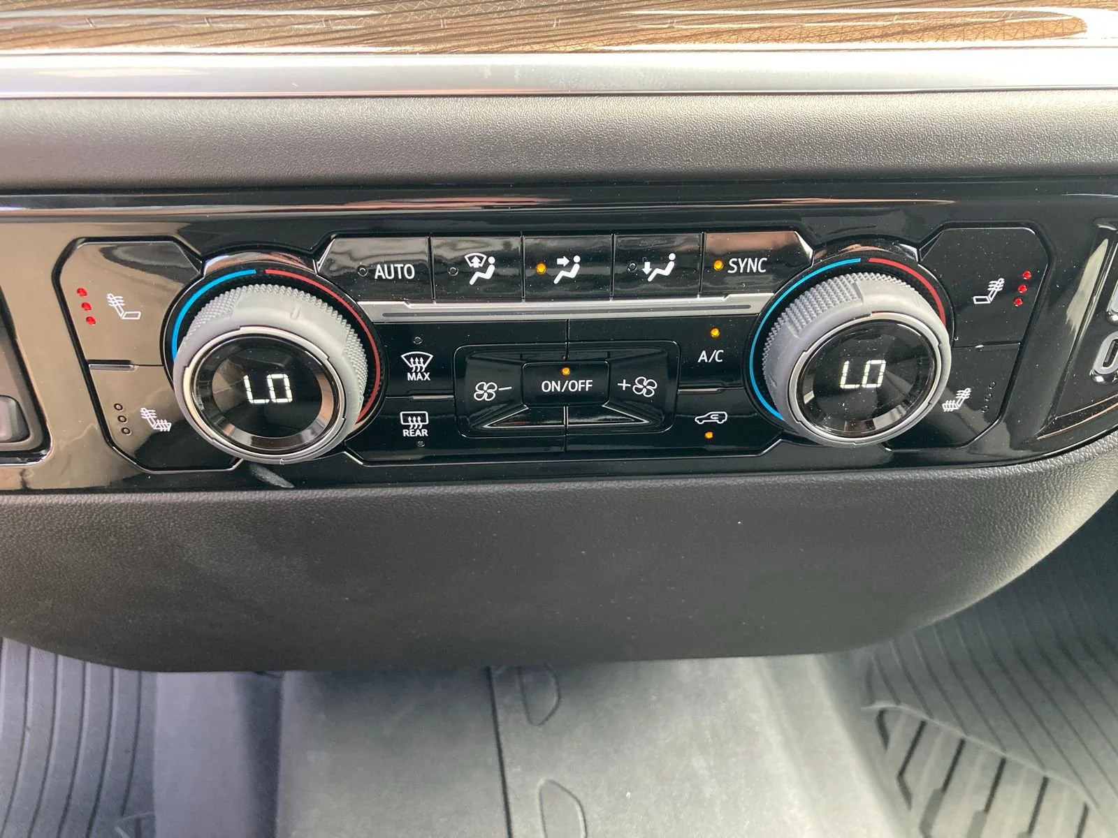 2025 Chevrolet Silverado 1500 LT - Photo 29