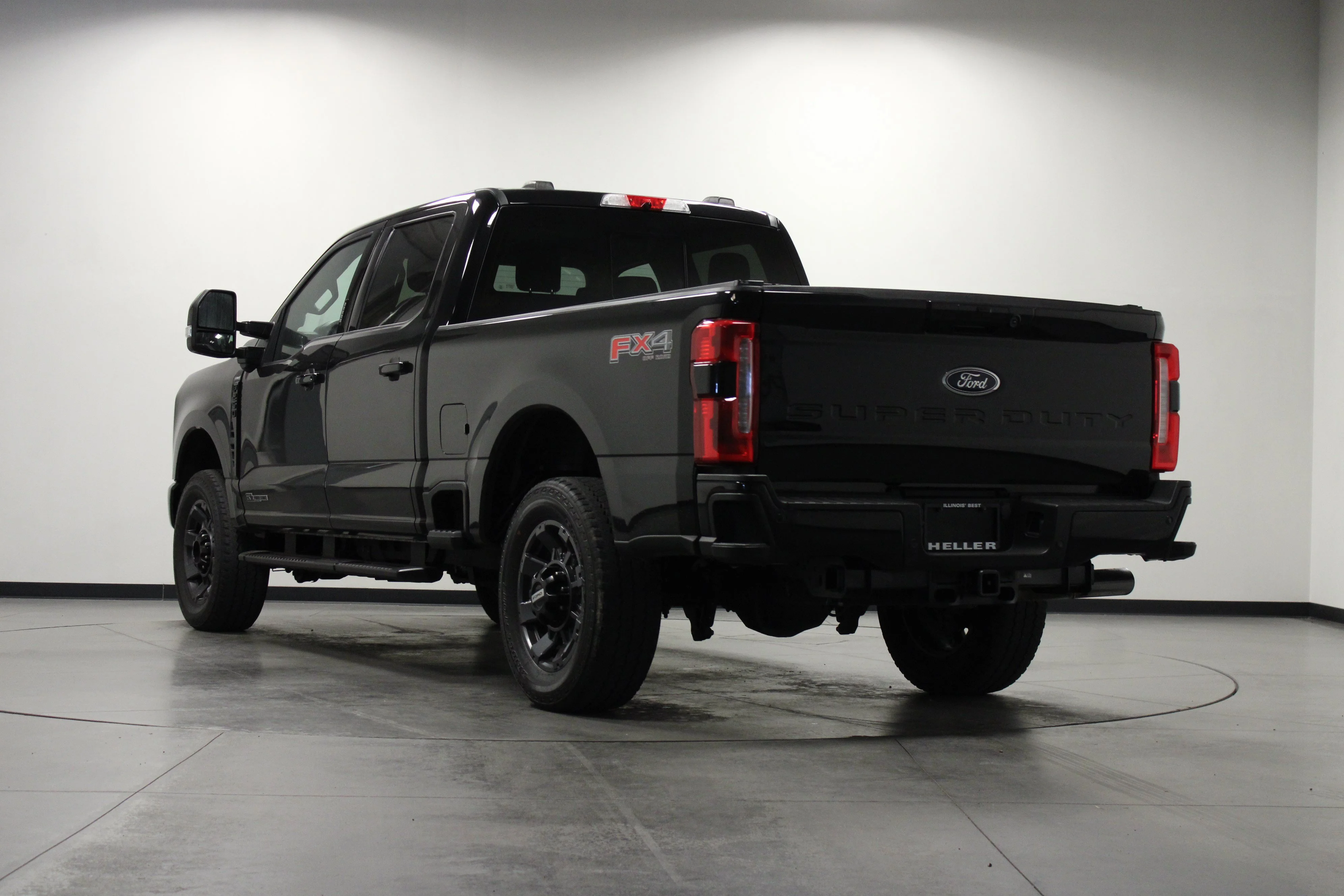 Used 2023 Agate Black Metallic Ford LARIAT image 6