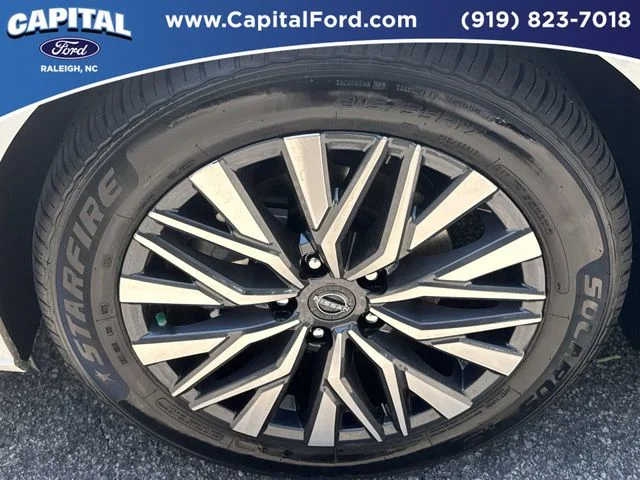Used 2025 White Nissan 2.5 SV image 13