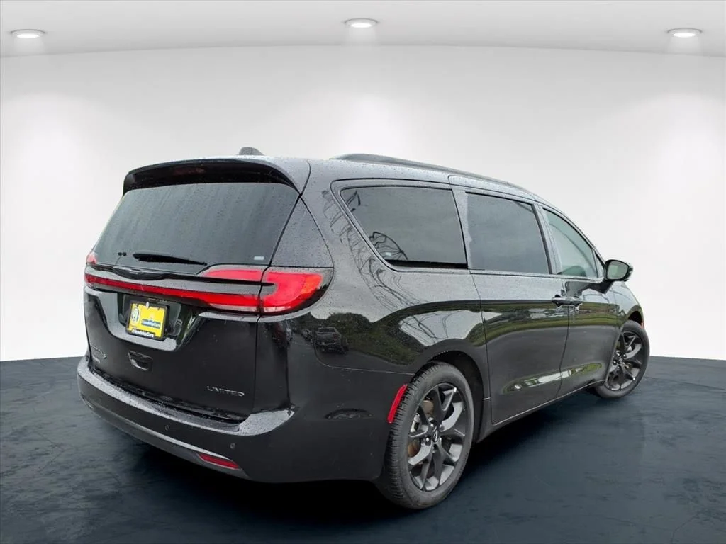 Used 2025 Black Chrysler Limited image 8