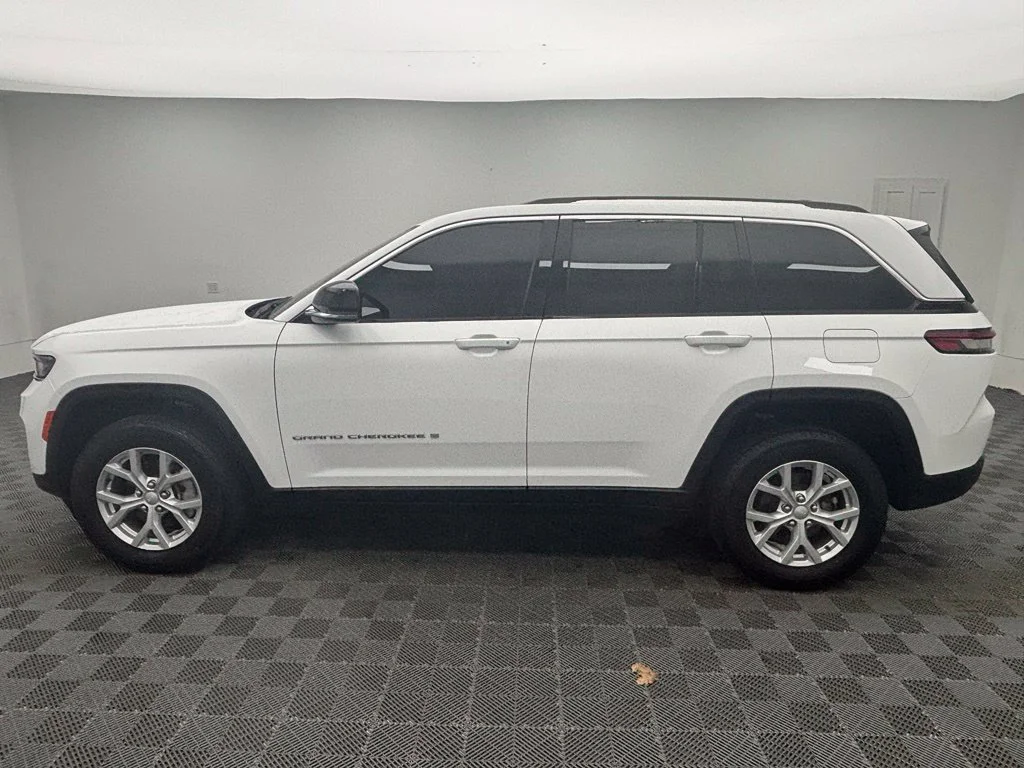 Certified Used 2024 White Jeep Limited image 13