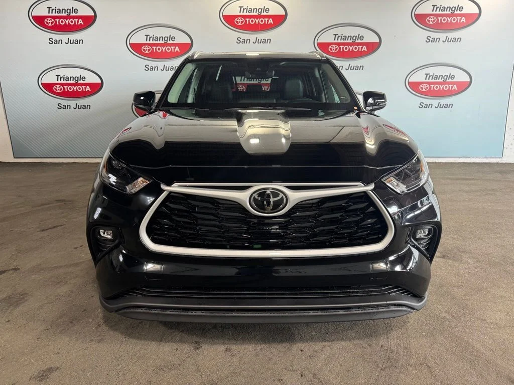 New 2026 Black Toyota XLE image 2