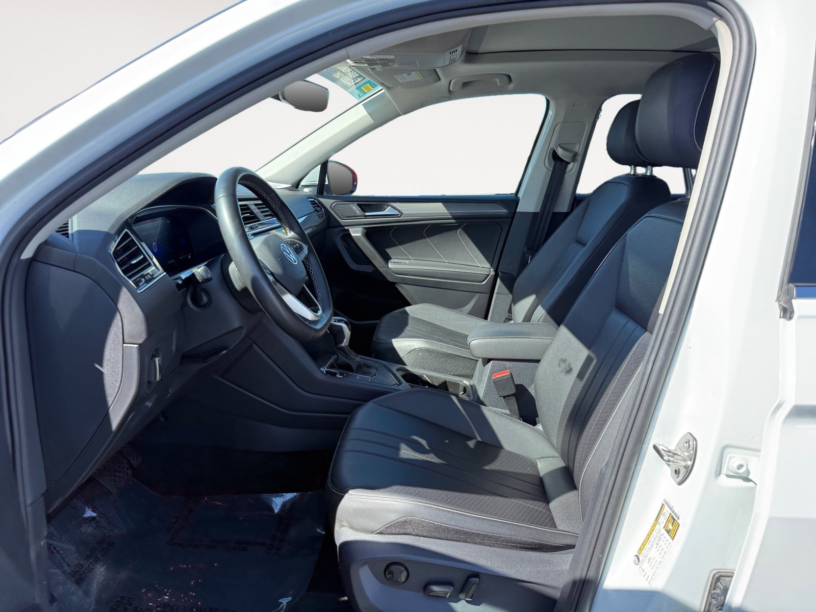 Used 2023 White Volkswagen SE image 10