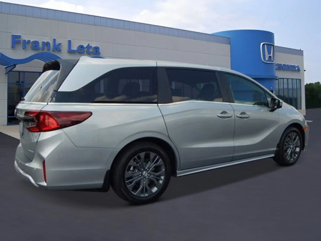 New 2027 Solar Silver Metallic Honda Touring image 5