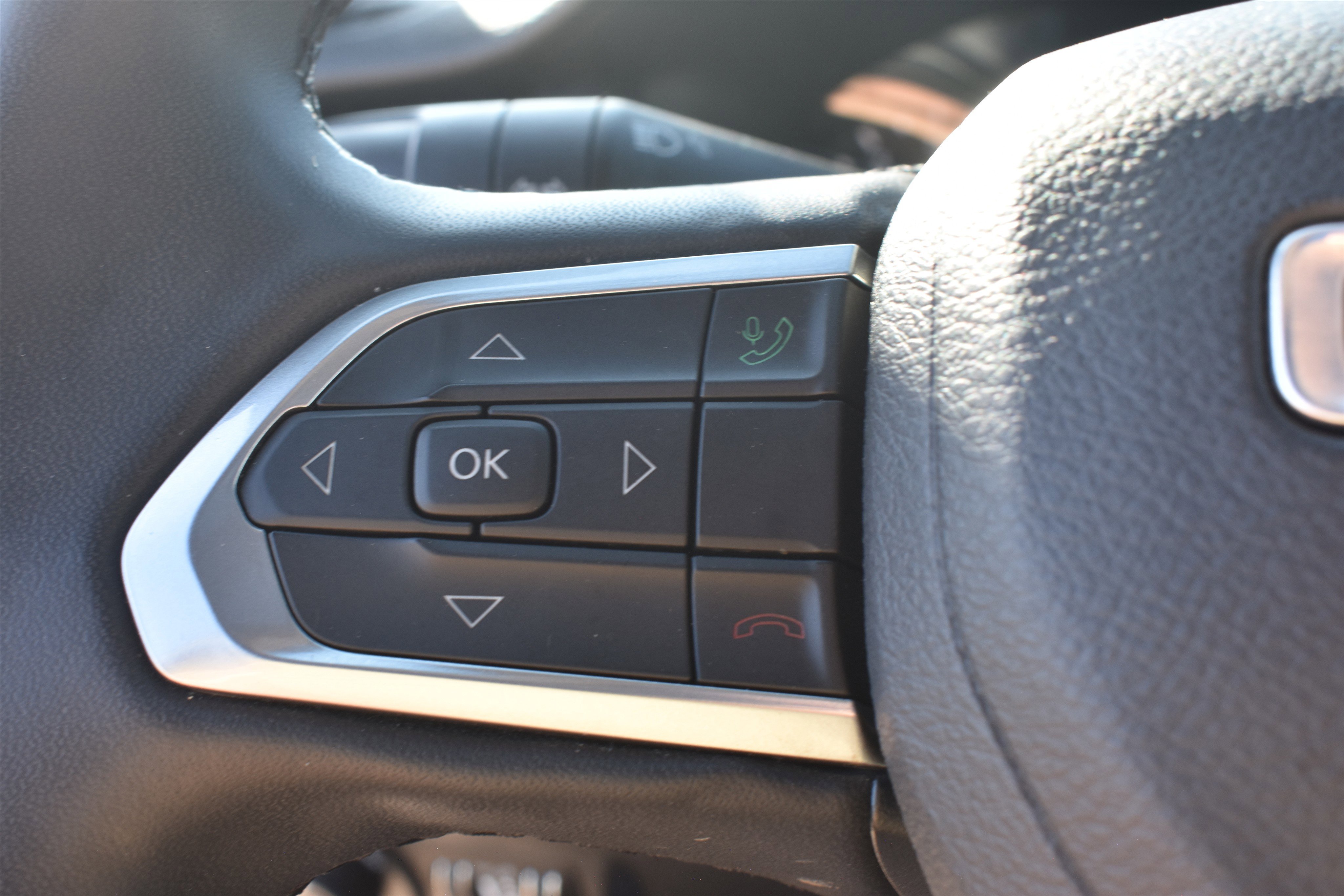 Used 2022 Bright White Clearcoat Jeep Altitude image 21