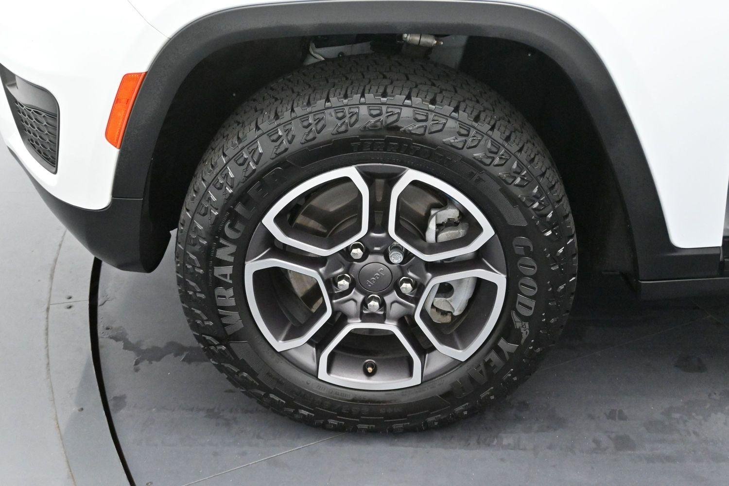 Used 2022 Bright White Clearcoat Jeep Trailhawk image 35