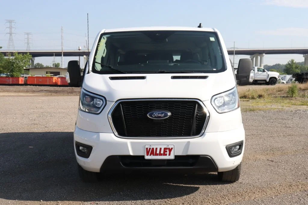 Used 2023 Oxford White Ford XLT image 3