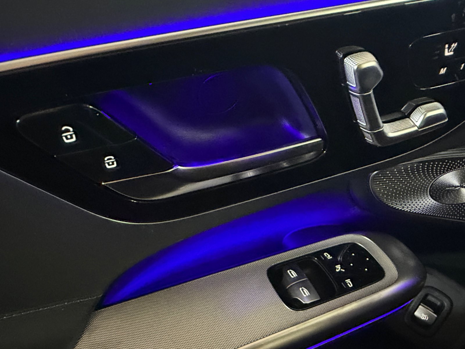 New 2026 MANUFAKTUR Starling Blue Magno Mercedes-Benz AMG® CLE 53 4MATIC+ Coupe image 42