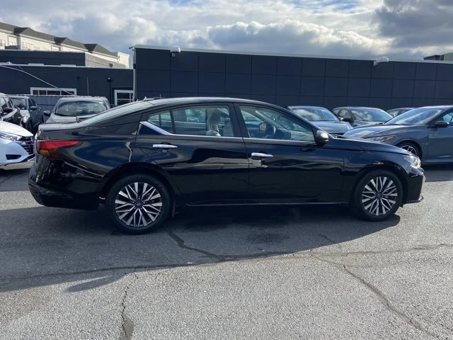 2025 Nissan Altima SV - Photo 3