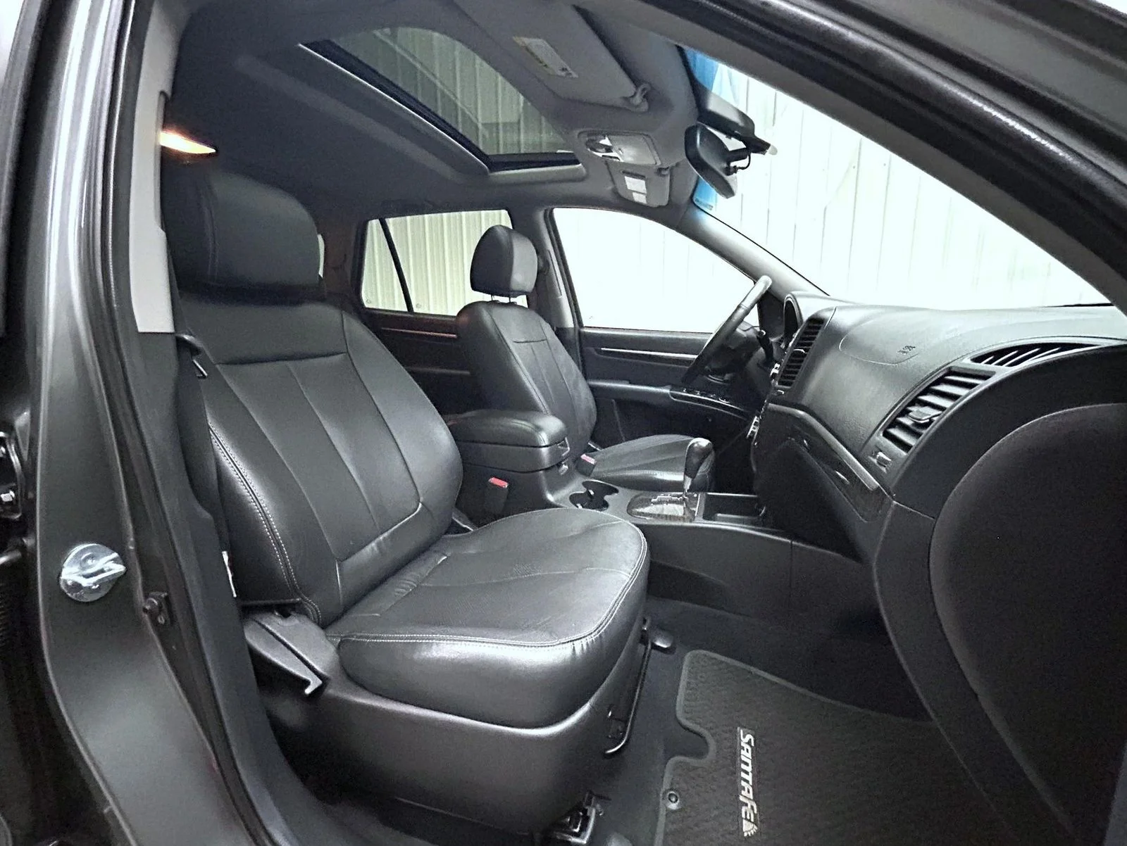Used 2009 Gray Hyundai Limited image 15