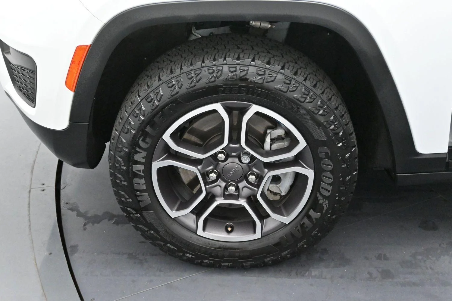 Used 2022 Bright White Clearcoat Jeep Trailhawk image 35