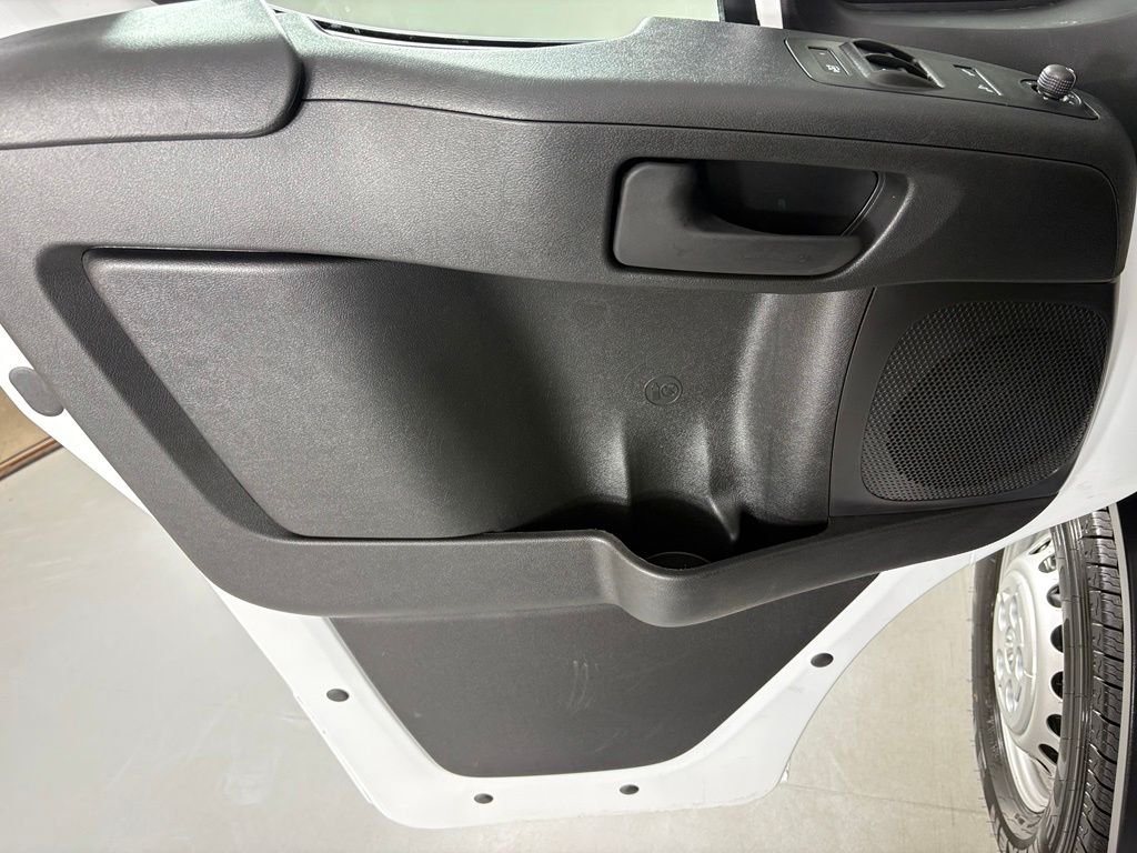 New 2027 Bright White Clearcoat RAM Base image 20