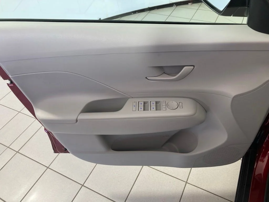Used 2025 Red Hyundai SEL image 14