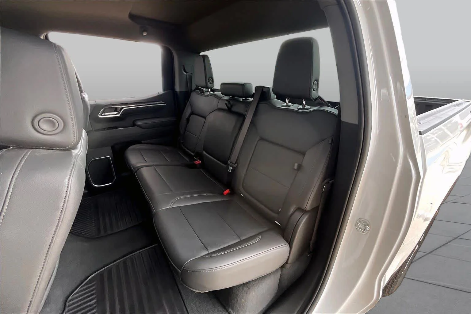 Used 2025 Summit White Chevrolet LTZ image 17