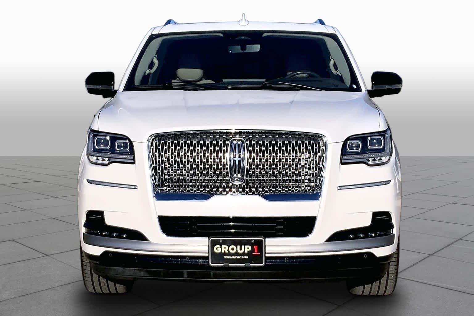 Used 2024 Pristine White Lincoln Reserve image 4