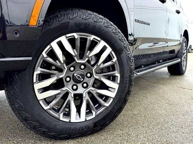 Used 2025 Black Chevrolet Z71 image 2