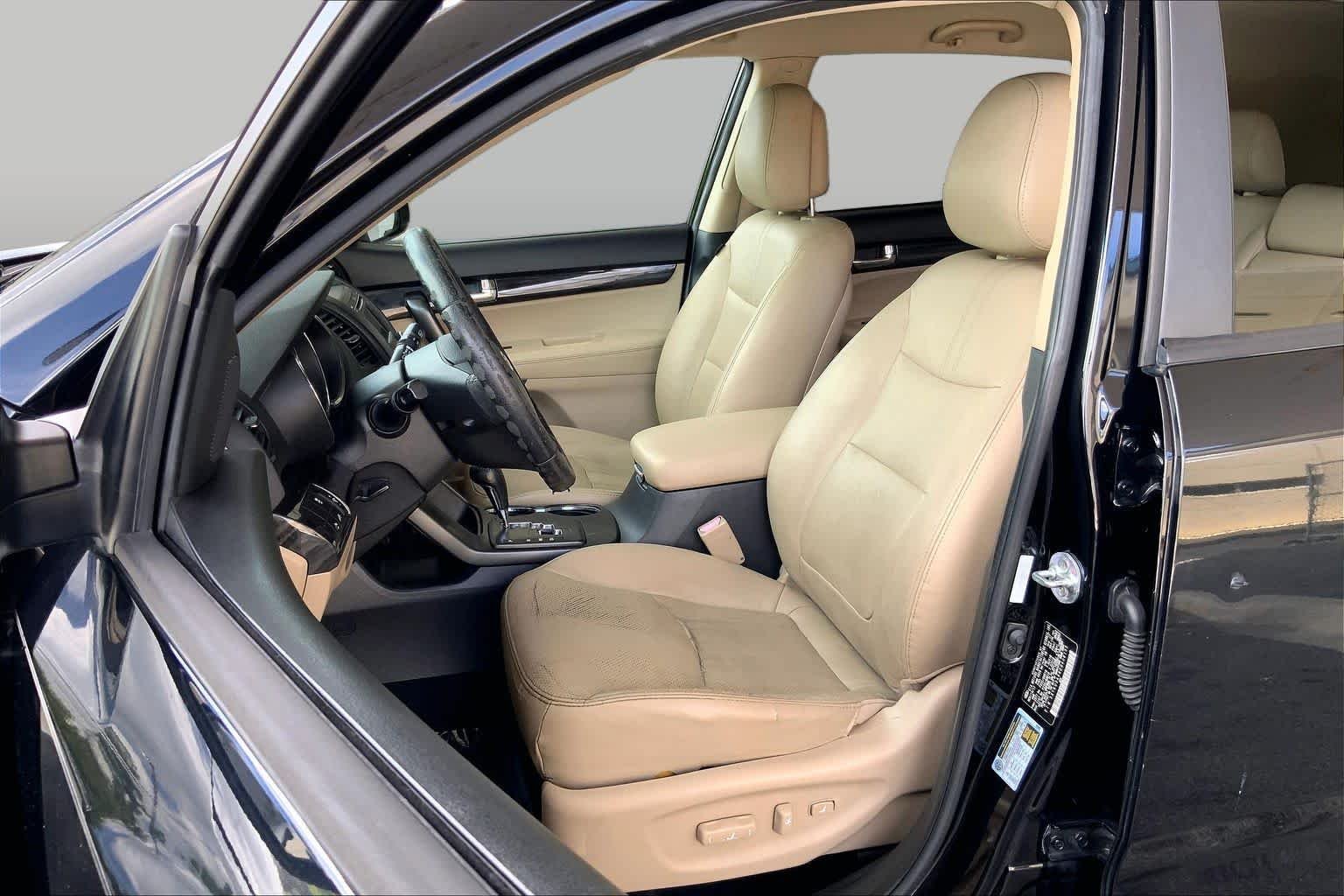 Pre-Owned 2013 Kia Sorento EX