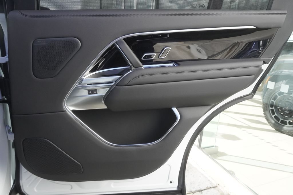 New 2026 Fuji White Land Rover SE image 25