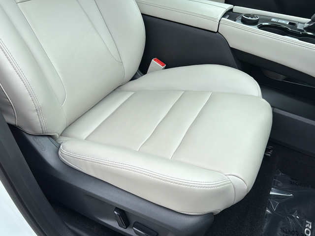 Used 2023 White Nissan SL image 18