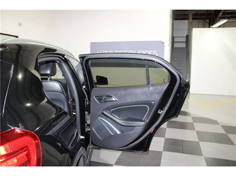 Used 2019 Black Mercedes-Benz GLA 250 image 22