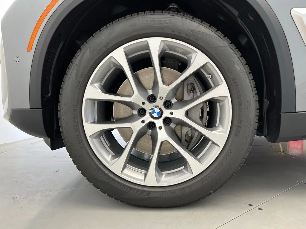 New 2026 Skyscraper Grey Metallic BMW xDrive50e image 23