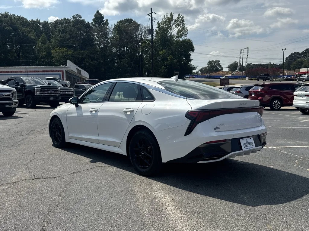 Used 2026 White Kia LXS image 5
