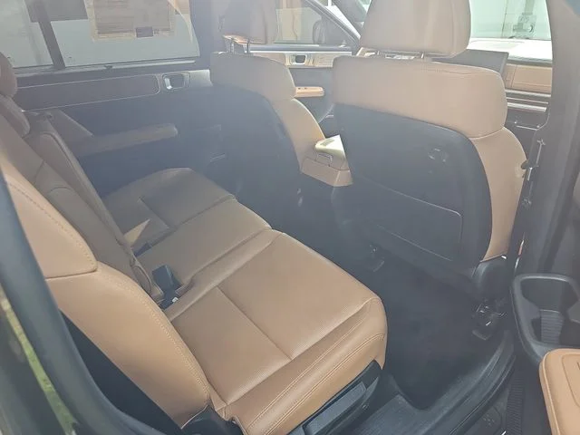 Used 2025 Green Hyundai Limited image 11