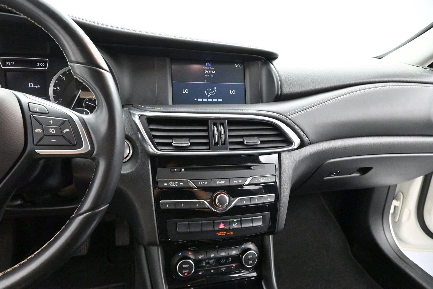 Used 2018 Majestic White INFINITI Base image 18