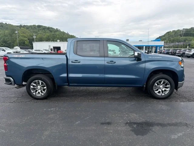 Used 2024 Lakeshore Blue Metallic Chevrolet LT (2FL) image 9